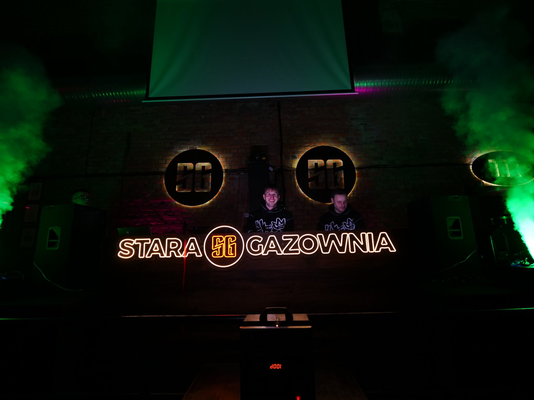 2SHER x MAJLOS live at Stara Gazownia
