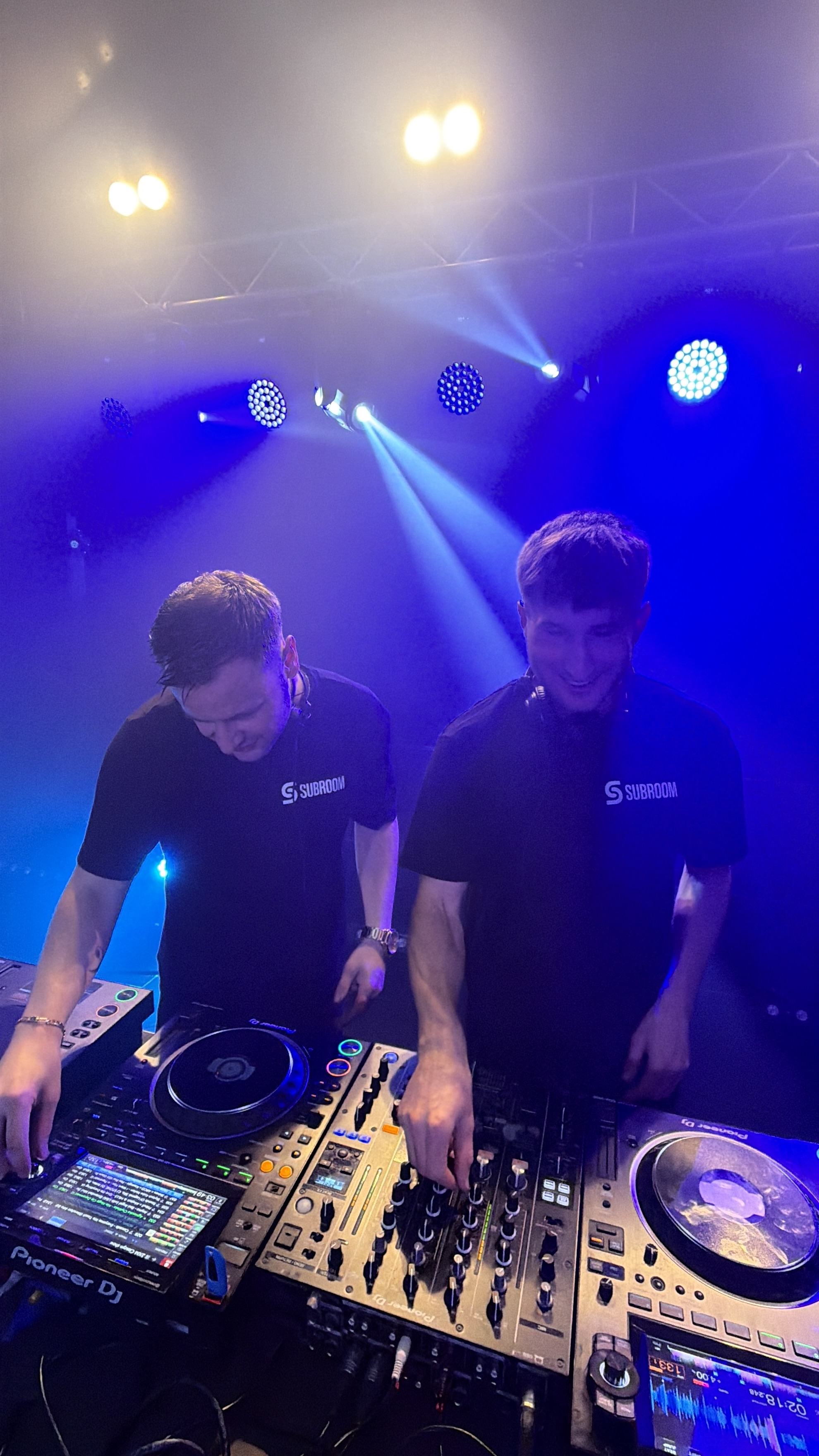 2SHER x MAJLOS B2B, festival tent, full floor